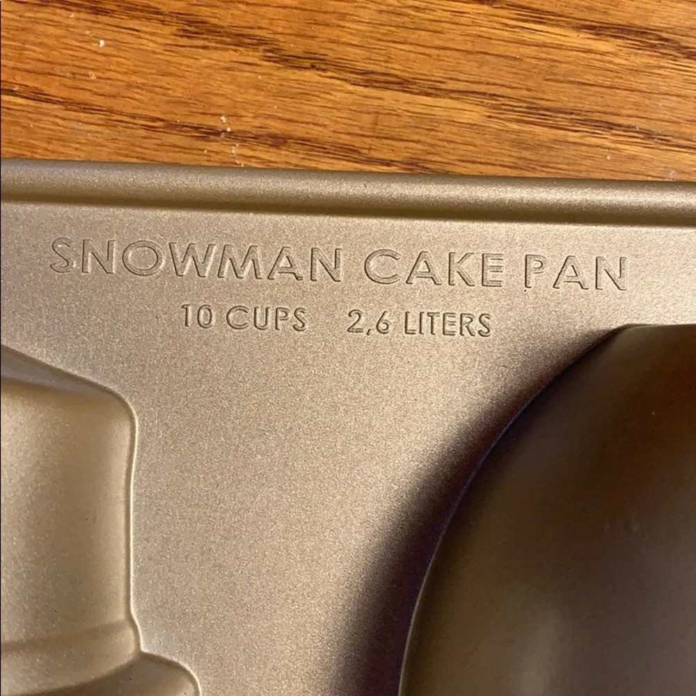 Nordic Ware Snowman Cake Pan EUC Merry Christmas! Happy Holiday!